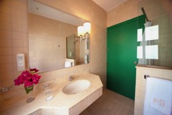 Turtle's Inn - El Gouna. Bathroom.